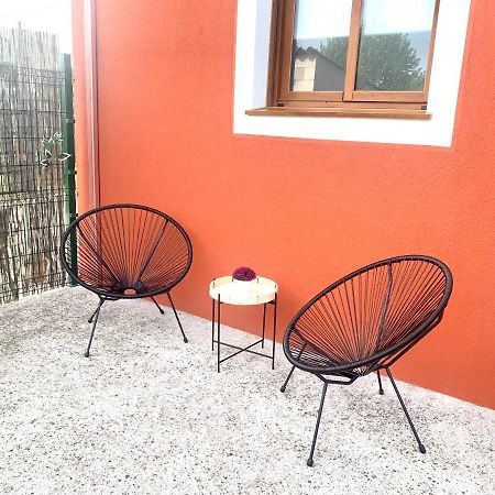 Apartamento A Casa Vermella con jardín a 10 minutos de Santiago de Compostela Ortono Exterior foto