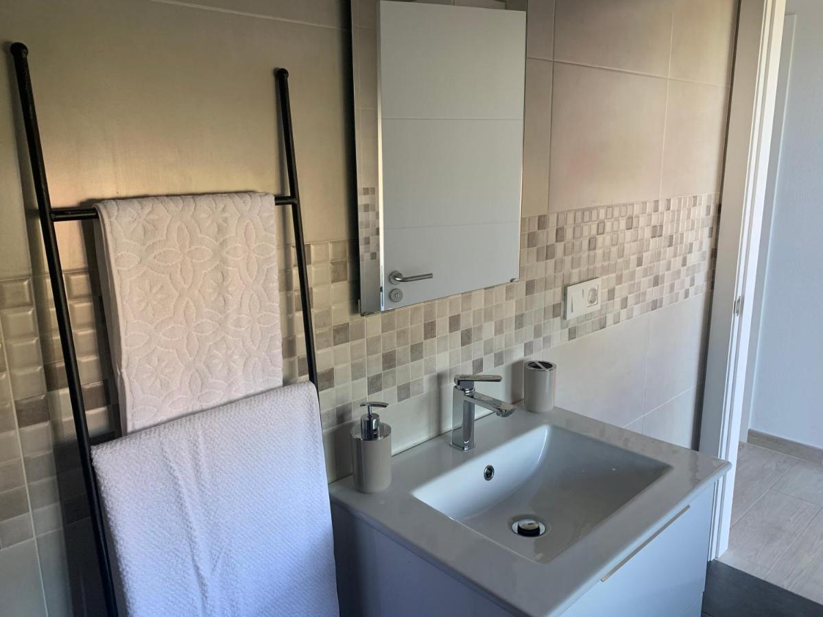 Apartamento A Casa Vermella con jardín a 10 minutos de Santiago de Compostela Ortono Exterior foto