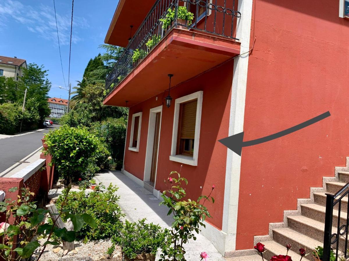 Apartamento A Casa Vermella con jardín a 10 minutos de Santiago de Compostela Ortono Exterior foto