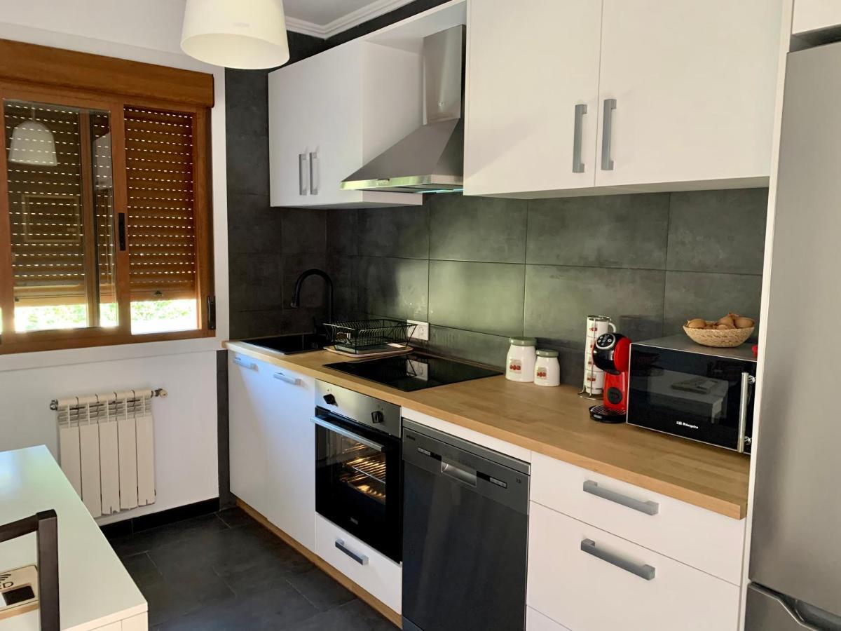 Apartamento A Casa Vermella con jardín a 10 minutos de Santiago de Compostela Ortono Exterior foto