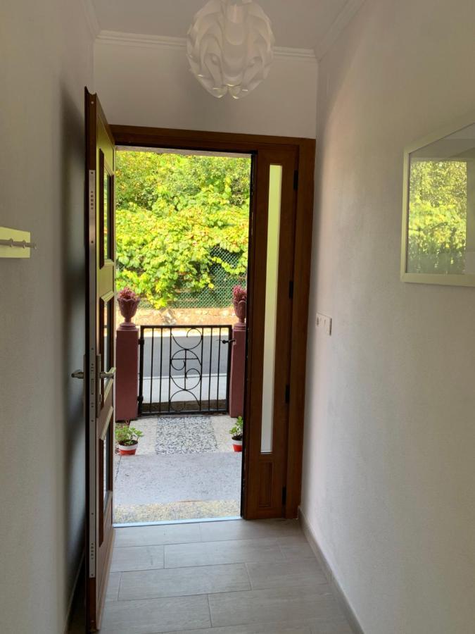 Apartamento A Casa Vermella con jardín a 10 minutos de Santiago de Compostela Ortono Exterior foto