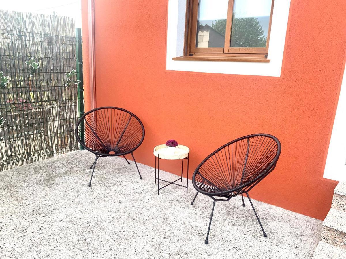 Apartamento A Casa Vermella con jardín a 10 minutos de Santiago de Compostela Ortono Exterior foto